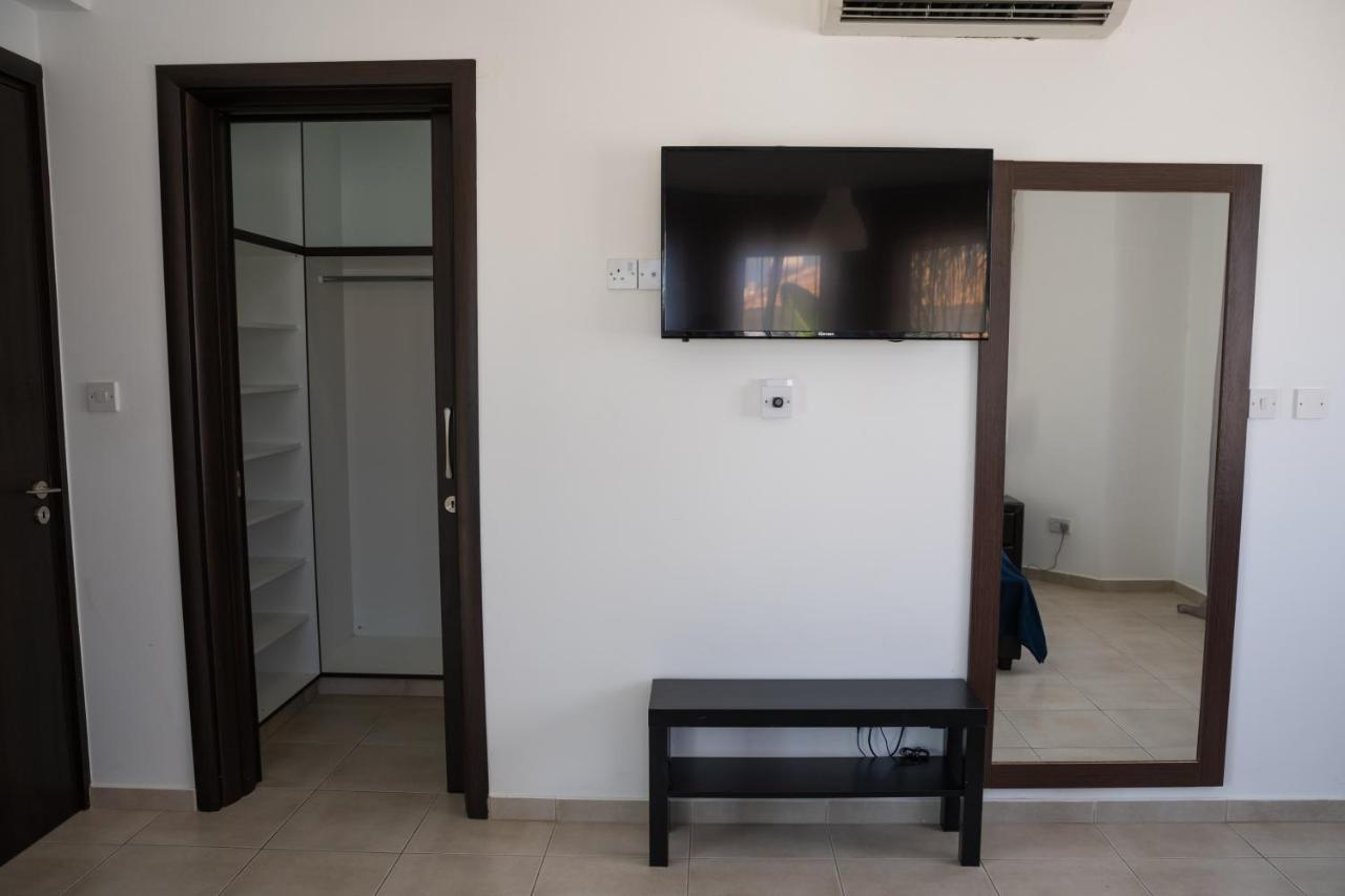 Palm Villa Ekaterina 4 bdrm Paralimni Dış mekan fotoğraf