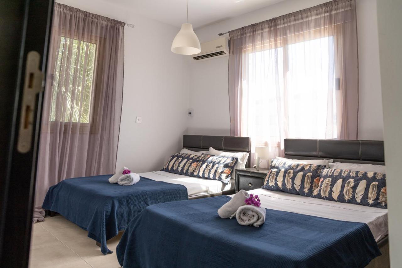 Palm Villa Ekaterina 4 bdrm Paralimni Dış mekan fotoğraf