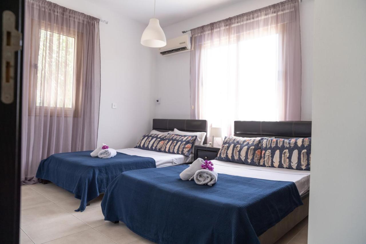 Palm Villa Ekaterina 4 bdrm Paralimni Dış mekan fotoğraf
