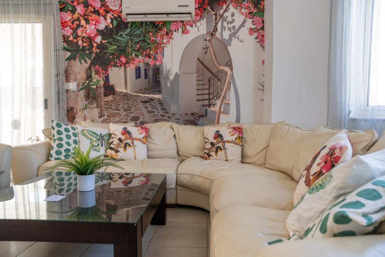 Palm Villa Ekaterina 4 bdrm Paralimni Dış mekan fotoğraf
